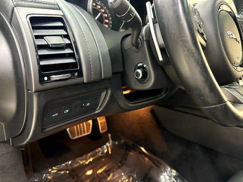 Used 2016 Jaguar F-TYPE R image 16