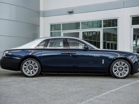 New 2025 Rolls-Royce Ghost image 8