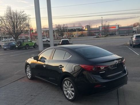 Used 2018 MAZDA MAZDA3 Touring image 18