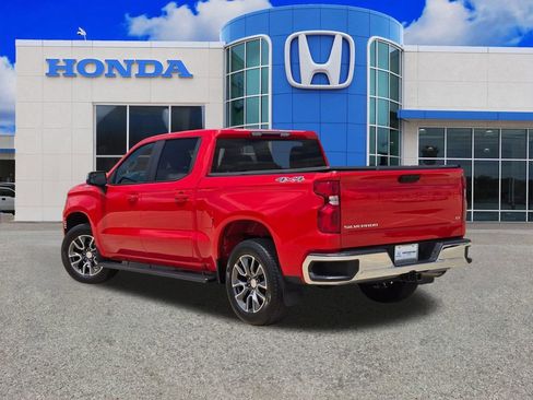 Used 2022 Chevrolet Silverado 1500 LT AWD/4WD image 5