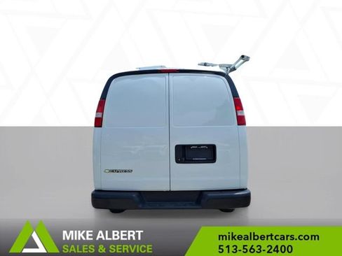 Used 2019 Chevrolet Express 3500 w/ Driver Convenience Package RWD image 6