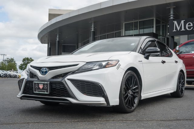 Used 2021 Toyota Camry XSE w/ Cold Weather Package FWD image 3