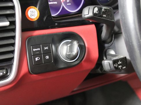 Used 2022 Porsche Cayenne Premium Pkg image 18