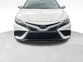 Used 2022 Toyota Camry SE w/ Cold Weather Package video 2