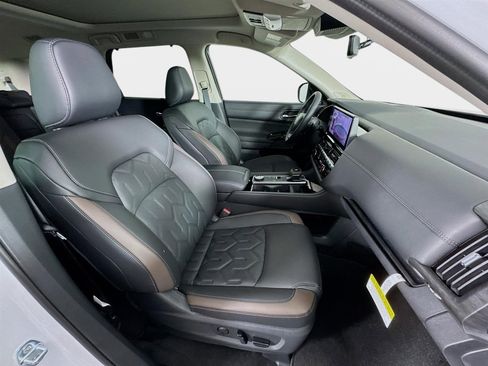 New 2026 Nissan Pathfinder Platinum AWD/4WD image 29