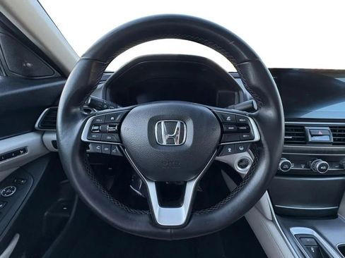 Used 2018 Honda Accord Touring image 12
