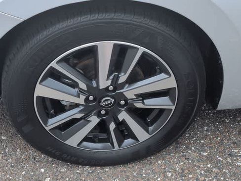 Used 2024 Nissan Versa SV FWD image 13