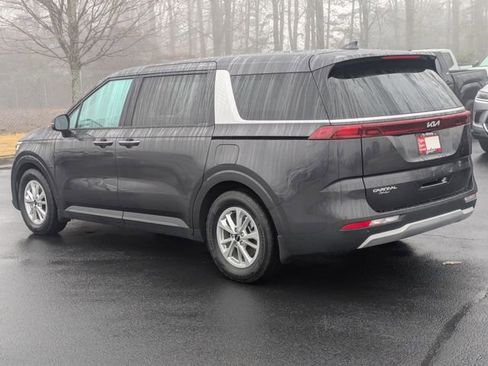Used 2023 Kia Carnival LX image 6