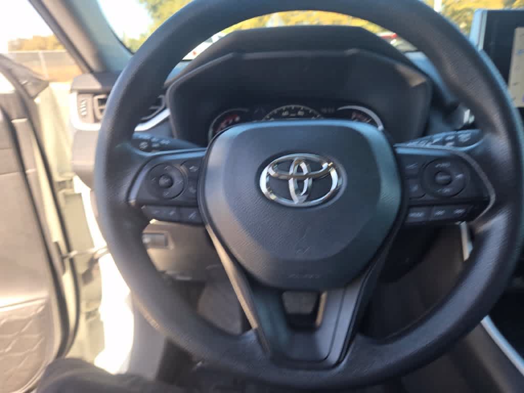 Used 2025 Toyota RAV4 XLE AWD/4WD image 22