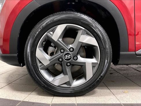 Used 2024 Hyundai Venue Limited image 8