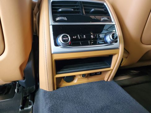 Used 2022 BMW 750i xDrive w/ M Sport Package AWD/4WD image 13