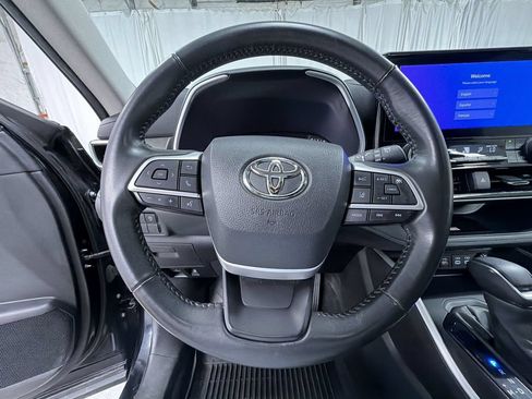 Used 2023 Toyota Highlander XLE AWD/4WD image 22