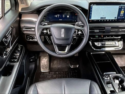 Used 2025 Lincoln Corsair Grand Touring w/ Equipment Group 301A AWD/4WD image 4
