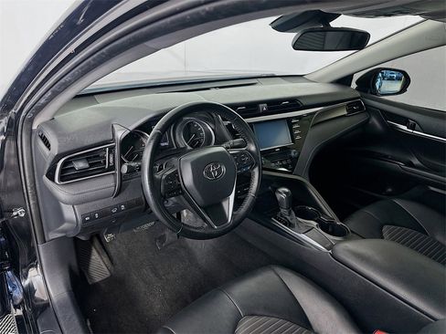 Used 2020 Toyota Camry SE w/ Carpet Mat Package image 9