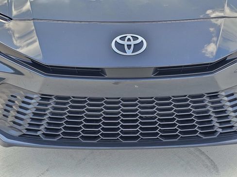 Used 2025 Toyota Camry SE FWD image 3
