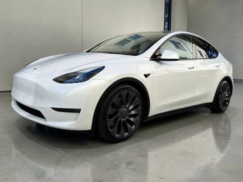 Used 2023 Tesla Model Y Performance AWD/4WD image 2