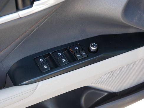 Used 2018 Toyota Camry XLE FWD image 19