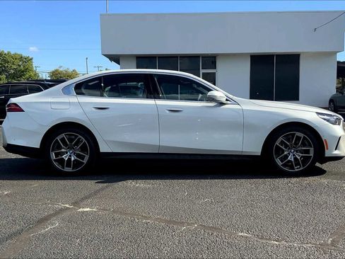 Certified 2024 BMW i5 eDrive40i w/ Premium Package image 31