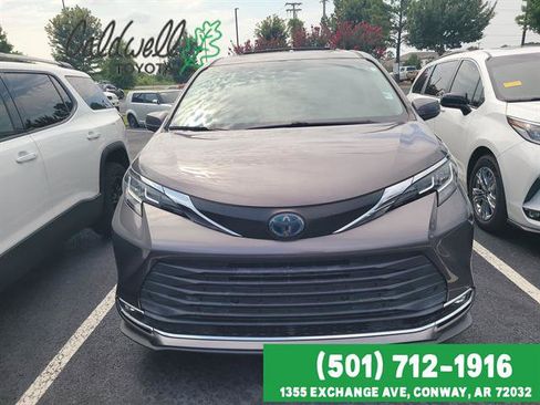 Certified 2021 Toyota Sienna XLE FWD image 2