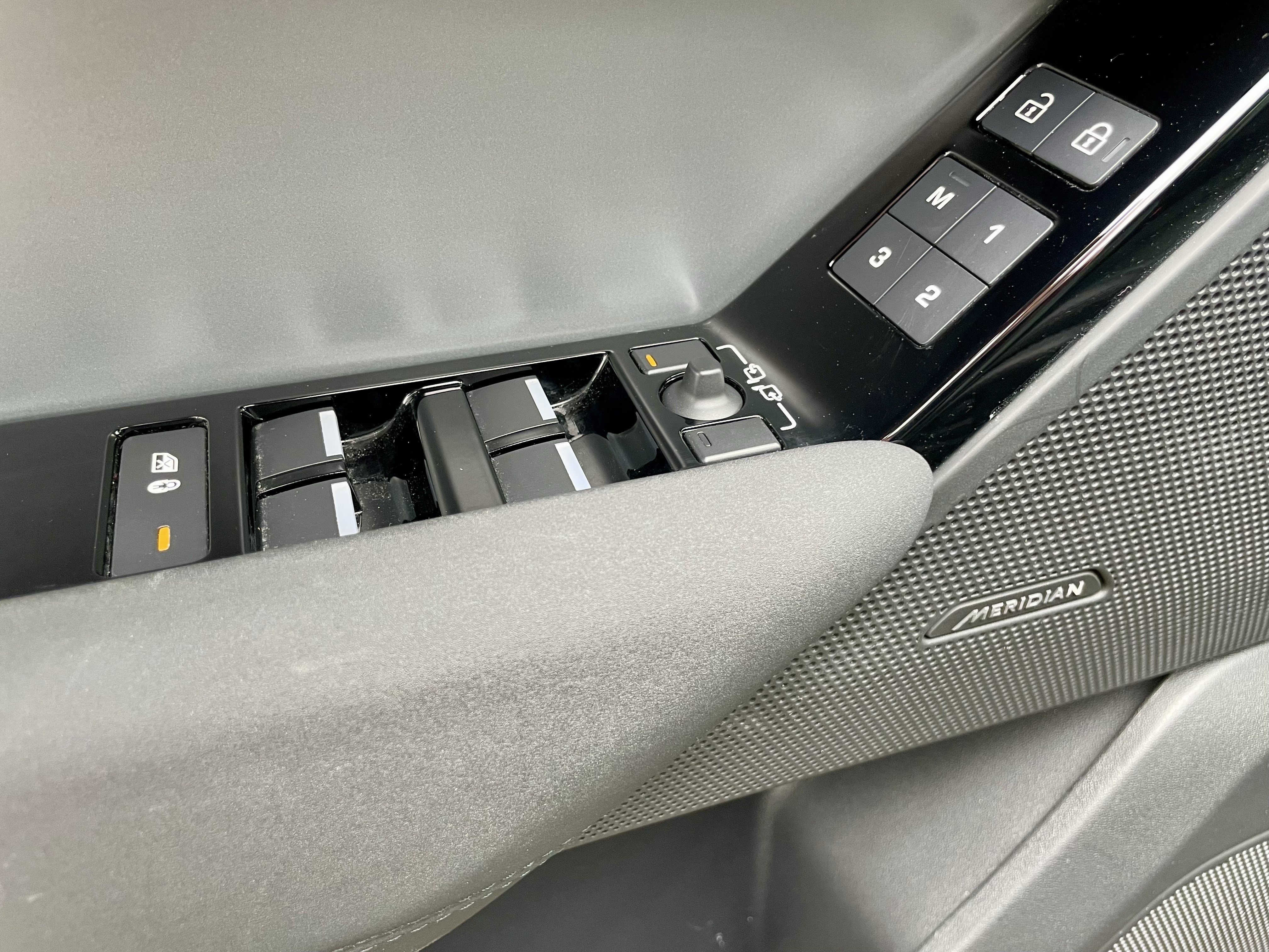 Certified 2025 Land Rover Range Rover Velar S AWD/4WD image 11