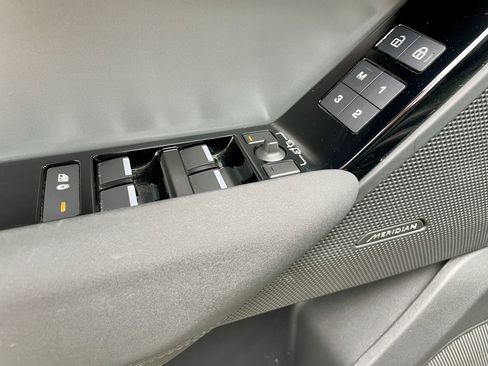 Certified 2025 Land Rover Range Rover Velar S AWD/4WD image 11