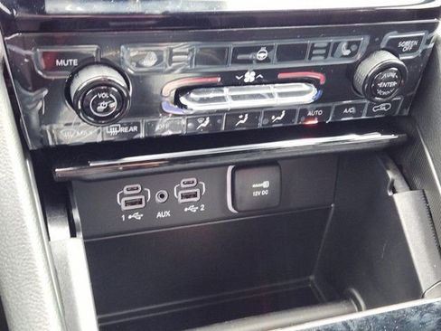 Used 2025 Jeep Grand Cherokee Limited image 21