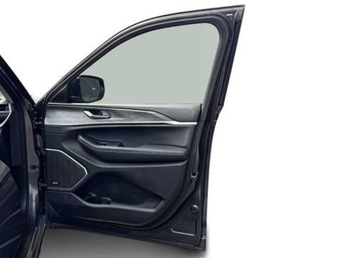 Used 2022 Jeep Grand Cherokee L Limited RWD image 9