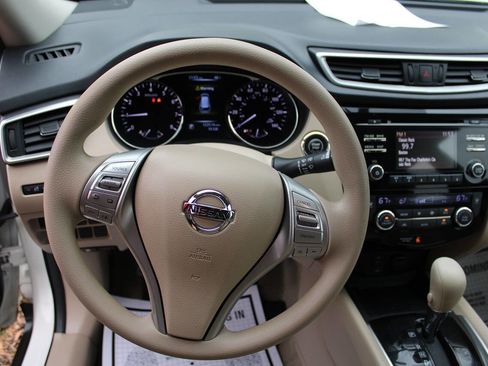 Used 2015 Nissan Rogue SV image 18