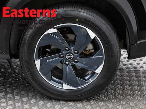 Used 2024 Nissan Rogue SV image 33