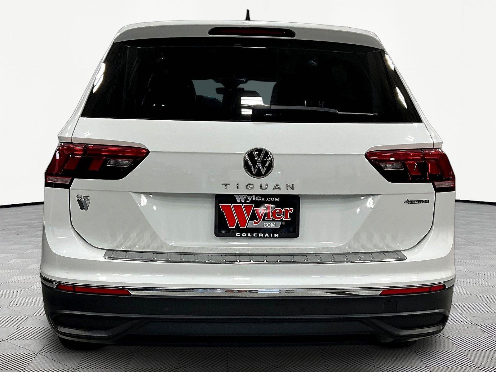 Used 2023 Volkswagen Tiguan SE w/ Panoramic Sunroof Package AWD/4WD image 5