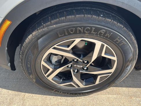 Used 2024 Kia Sportage LX FWD image 11