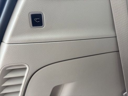 Used 2018 Chrysler Pacifica Touring-L Plus w/ Advanced Safetytec Group image 39