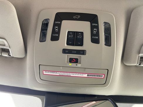 Certified 2023 Toyota Sienna XLE image 29