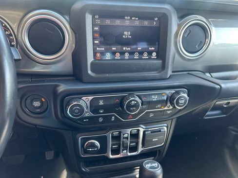 Used 2019 Jeep Wrangler Unlimited Sahara AWD/4WD image 19