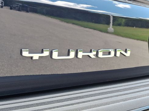 Used 2024 GMC Yukon XL SLT w/ SLT Premium Package AWD/4WD image 24