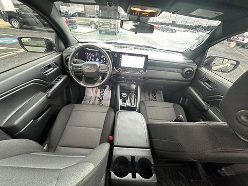 Used 2024 Chevrolet Colorado Trail Boss w/ LPO, Dark Essentials Package AWD/4WD image 5