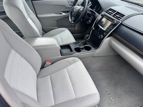 Used 2017 Toyota Camry LE w/ Moonroof Package FWD image 9