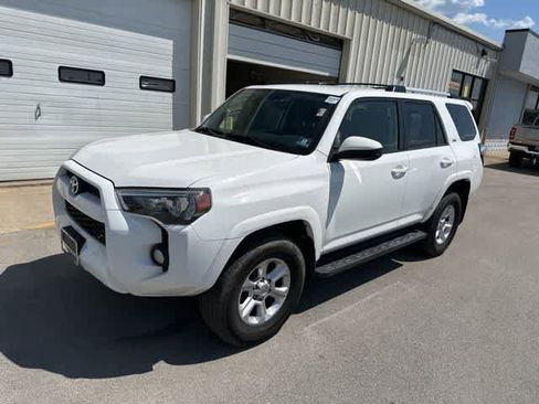 Used 2019 Toyota 4Runner SR5 AWD/4WD image 11