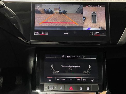 Used 2021 Audi e-tron Premium w/ Convenience Plus Package image 31