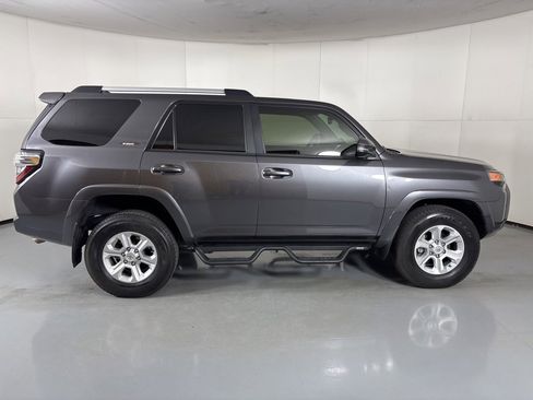 Used 2023 Toyota 4Runner SR5 Premium image 9