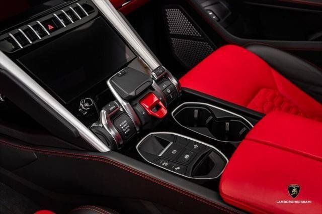 Used 2021 Lamborghini Urus AWD/4WD image 26
