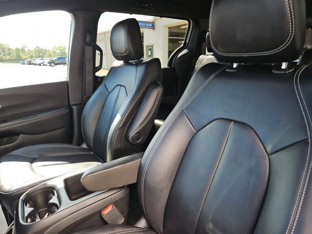 Used 2025 Chrysler Pacifica Select FWD image 17