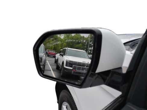 Used 2020 Ford Expedition XLT w/ Equipment Group 202A AWD/4WD image 11