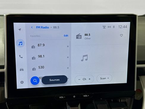 Certified 2025 Toyota Corolla SE image 15