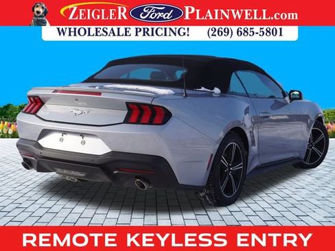 Used 2024 Ford Mustang Premium image 3