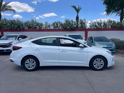 Used 2020 Hyundai Elantra SE w/ Cargo Package (C1) FWD image 3