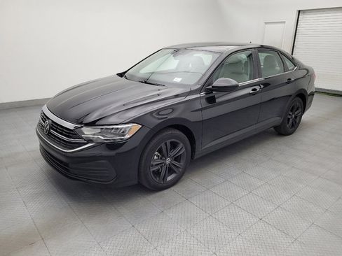 Used 2024 Volkswagen Jetta SE FWD image 2