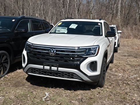 New 2026 Volkswagen Atlas Peak Edition AWD/4WD image 14
