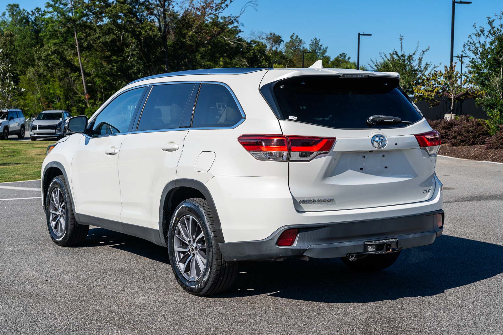 Used 2019 Toyota Highlander XLE FWD image 6