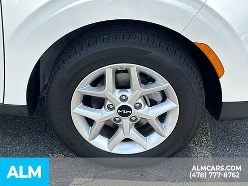 Used 2025 Kia Soul LX w/ LX Technology Package FWD image 14